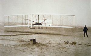 A Wright testvérek első motoros repülésüket hajtják végre alkotó: Unbekannt Unbekannt