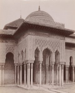 [Courtyard of the Lions, Alhambra, Granada], 1880-90-es évek. alkotó: Likely Sebastiano Tassinari.