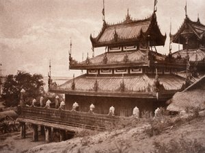 8. sz. Y er-male-gaiyou, amely [yen jókedvű AU hogy]. K fiatal.