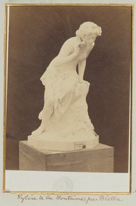 Sylvie a szökőkútnál, írta Biella