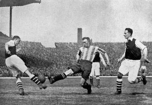 Akció egy Arsenal–Sheffield United labdarúgó-mérkőzésről, 1927-1937. alkotó: London News Agency