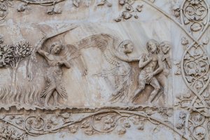 Kiűzve az Édenből, részlet a Genesis történetéből, Lorenzo Maitani domborművei (1275-1330 előtt), első pillér, orvietoi katedrális oldalsó homlokzata, Umbria, Olaszország