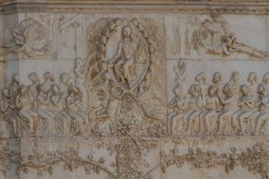 Az utolsó ítélet jelenetei, Apokalipszis történetek, Lorenzo Maitani (1275-1330 előtt) és segítői által készített domborművek, negyedik oszlop, Orvieto székesegyház homlokzata, Umbria, Olaszország