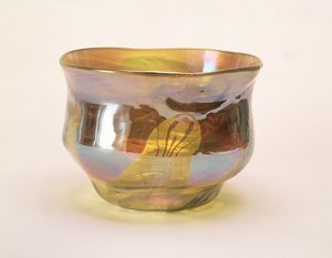 Favrile Bowl, a Glass Decorating Company számára, New York, 1894 körül (sárga üveg irizáló színnel)