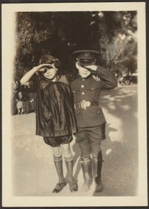 [Tisztelgő gyermekek] alkotó: Louis Fleckenstein