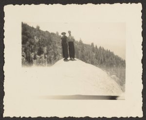 [Figures Standing on Rock] alkotó: Louis Fleckenstein