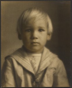 Lenszőke hajú fiú alkotó: Louis Fleckenstein