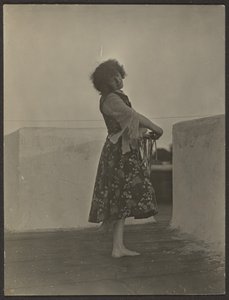 [Florence Dancing on Roof] alkotó: Louis Fleckenstein