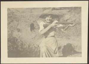[Florence puskával] alkotó: Louis Fleckenstein