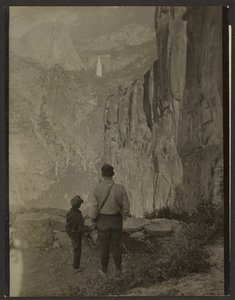 A Liberty Cap és a Nevada-vízesés a Ledge Trail felől, Yosemite Nemzeti Park alkotó: Louis Fleckenstein