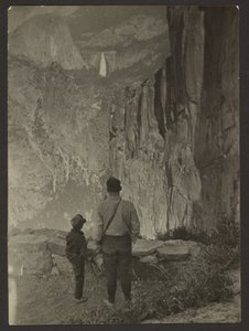 Nevada-vízesés a Ledge Trailről, Yosemite alkotó: Louis Fleckenstein