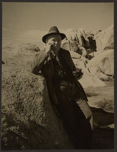 Fleckenstein portréja fényképezőgéppel alkotó: Louis Fleckenstein