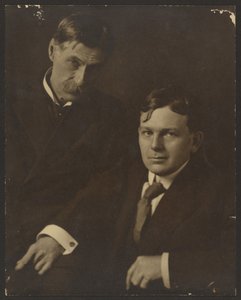 [Két öltönyös férfi portréja] alkotó: Louis Fleckenstein