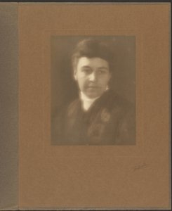 [Egy talárban lévő férfi portréja] alkotó: Louis Fleckenstein
