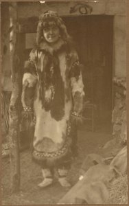 [Női portré indián jelmezben] alkotó: Louis Fleckenstein