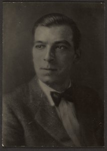 [Fiatal férfi csokornyakkendővel] alkotó: Louis Fleckenstein