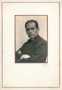 Walter Gropius (1883-1969). 1920-as évek eleje alkotó: Louis Held