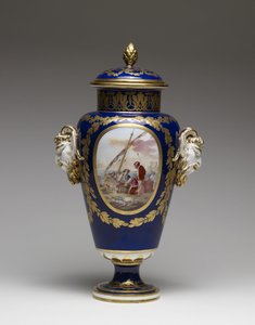 Váza (lágypaszta porcelán festékkel és aranyozással)