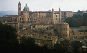 Kilátás az Urbino hercegi palotára