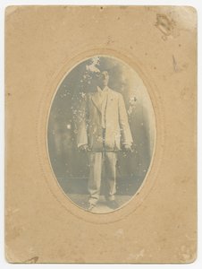 Fénykép egy férfiról, kb. 1910. alkotó: Lucius Harper