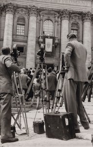 Fényképészek a római Szent Péter téren