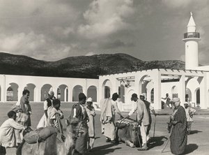 A városi élet jelenetei a muszlim El Fager Al Fajr vagy Hajnal, Bengázi, Cyrenaica, muszlim faluban