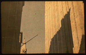 Színes fénykép a városi épületek Autochrome LumiÃ¨re és egy 35 mm-es fényképezőgép előtt t...