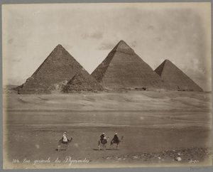 Kilátás Mykerinos, Chephren és Cheops gízai piramisaira Vue Generale des Pyramides (cím az objektumon)