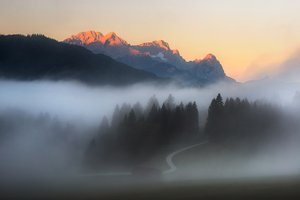 Golden Peaks – Reggeli köd alkotó: Marek Kijevský
