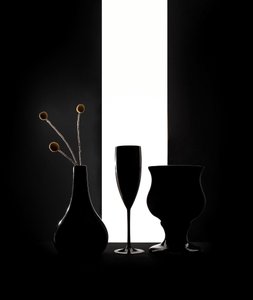 Sötét, elegáns sziluettek alkotó: Margareth Perfoncio