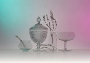 Elegáns üvegáru csendélet alkotó: Margareth Perfoncio