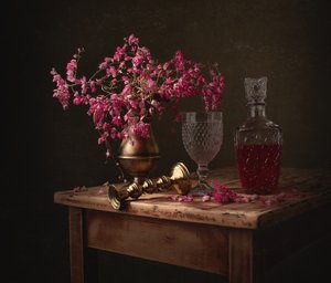 Elegáns rózsaszín csendélet alkotó: Margareth Perfoncio