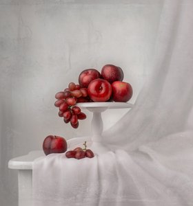 Elegáns piros gyümölcsök alkotó: Margareth Perfoncio