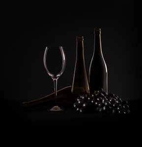 Elegáns boros csendélet