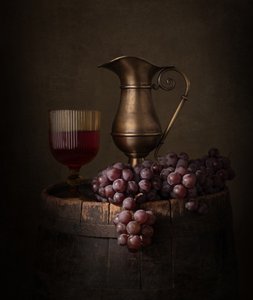 Rusztikus boros csendélet alkotó: Margareth Perfoncio