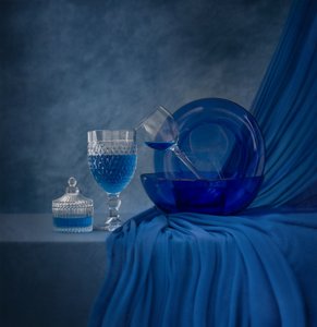 Zafírkék csendélet alkotó: Margareth Perfoncio