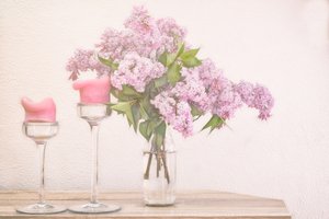 Lila és rózsaszín gyertyák alkotó: Marie-anne Stas