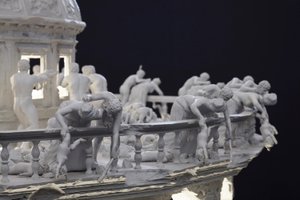 All Things Fall, 2014 (acél, alumínium, gipsz, gyanta, LED fények, motor) alkotó: Mat Collishaw