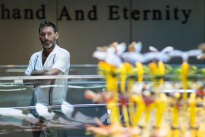 Equinox, 2021 (fénykép) alkotó: Mat Collishaw