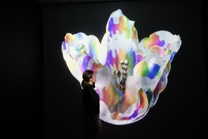 Heterózis, Mat Collishaw Petrichor című kiállításán a londoni Kew Gardensben, 2023 (fotó)