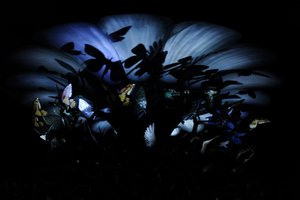 The Garden of Unearthly Delights, 2009 (acél, alumínium, gipsz, gyanta, LED fények, motor) alkotó: Mat Collishaw