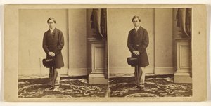 [Azonosítatlan fiatal férfi állva, cilinderrel és sétabottal] alkotó: Mathew B. Brady
