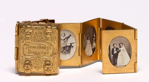 Somebodys Luggage miniatűr esküvői album Tom Thumb és Lavinia Warren c. 1863. alkotó: Mathew B. Brady