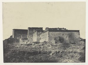 Isis nagy temploma Philoe-ban, általános nézet északról; Núbia, 80. tábla az "Egypte, Nubie, Palestine et Syrie" albumból (1852) alkotó: Maxime Du Camp