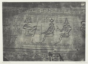 Denderah (Teutyres) nagy temploma, szobrok a hátsó homlokzatról; Felső-Egyiptom, 19. tábla az "Egypte, Nubie, Palestine et Syrie" albumból (1852). alkotó: Maxime Du Camp
