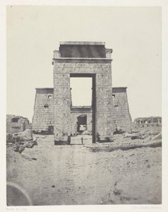 Karnak, a Khonok templomának propilonja; Théba alkotó: Maxime Du Camp