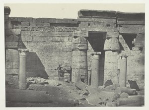 Medinet-Habou, a Ramszesz-Méiamoun-palota peristyle; Théba alkotó: Maxime Du Camp