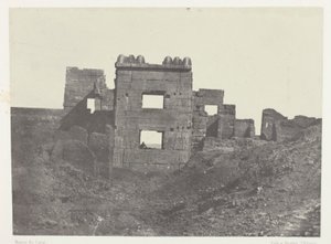 Medinet-Habou, a Gynécée de Ramsès-Mèiamoun keleti homlokzata; Théba alkotó: Maxime Du Camp