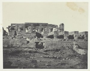 Karnak-palota, a Hypostyle Hall déli bejárata; Théba alkotó: Maxime Du Camp