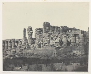 Karnaki palota, oszlopcsarnok, felvétel az északkeleti sarokból; Théba, az „Egyiptom, Núbia, Palesztina és Szíria” című albumból, 34. tábla (1852) alkotó: Maxime Du Camp